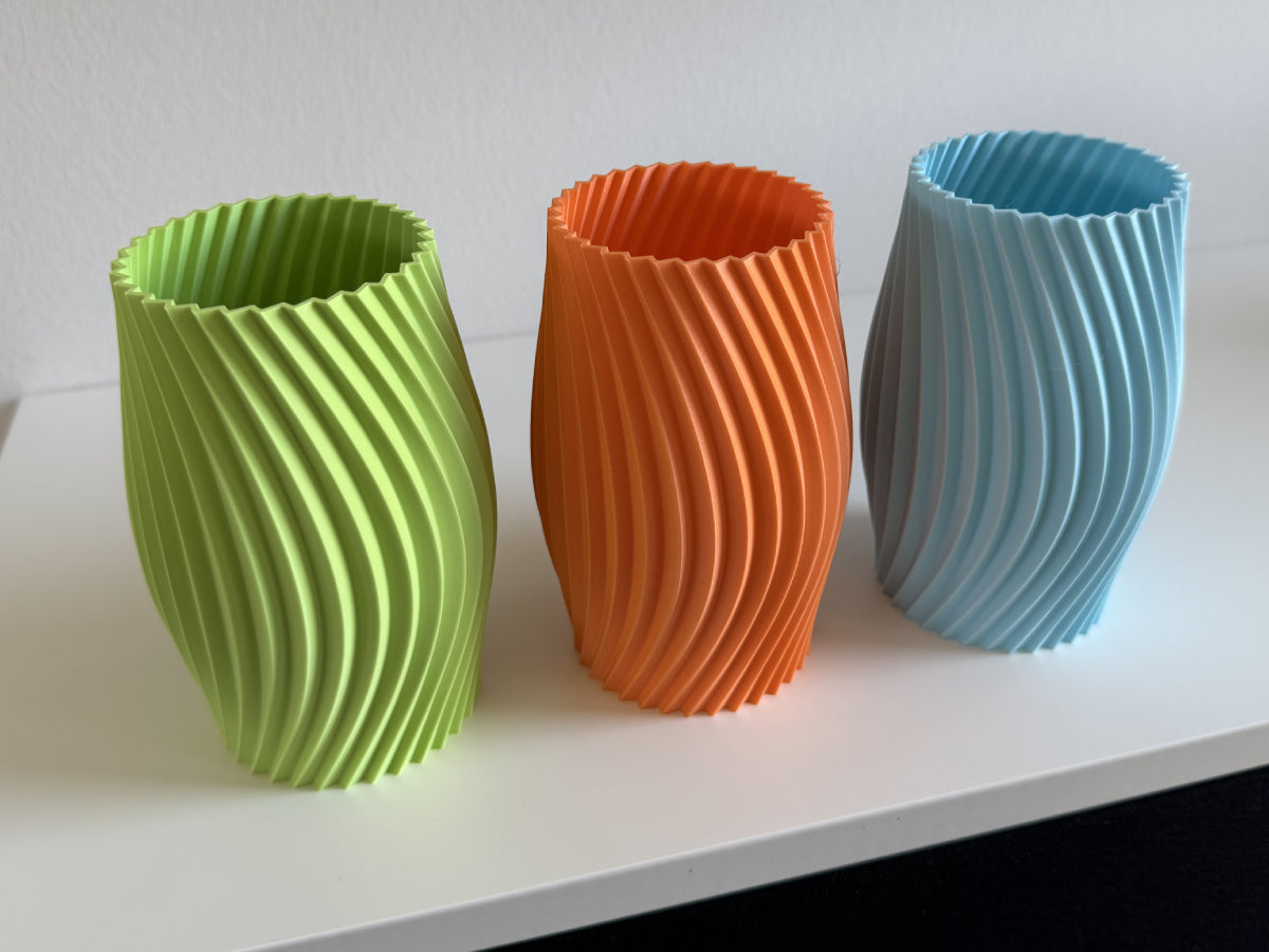 Elegant vriden vas - 12 cm