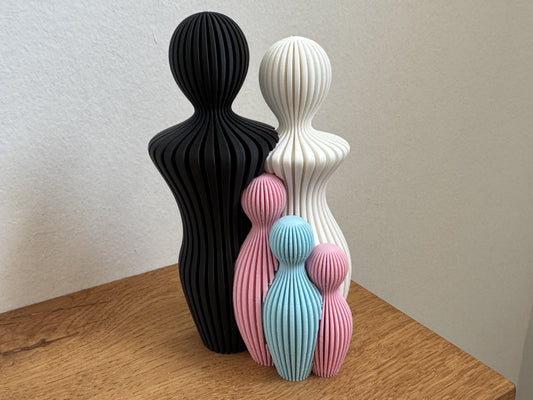 Familjeskulptur med 3 barn