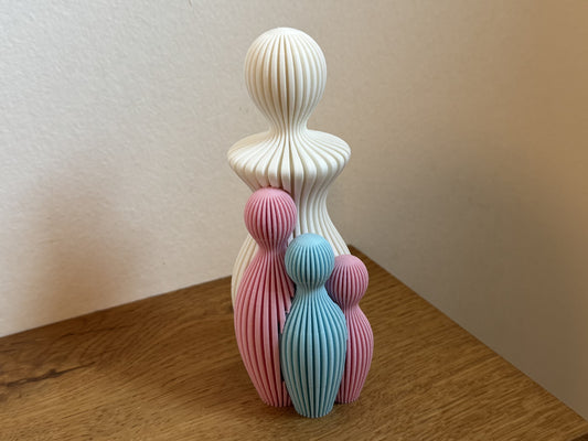 Mors dag-skulptur med 3 barn