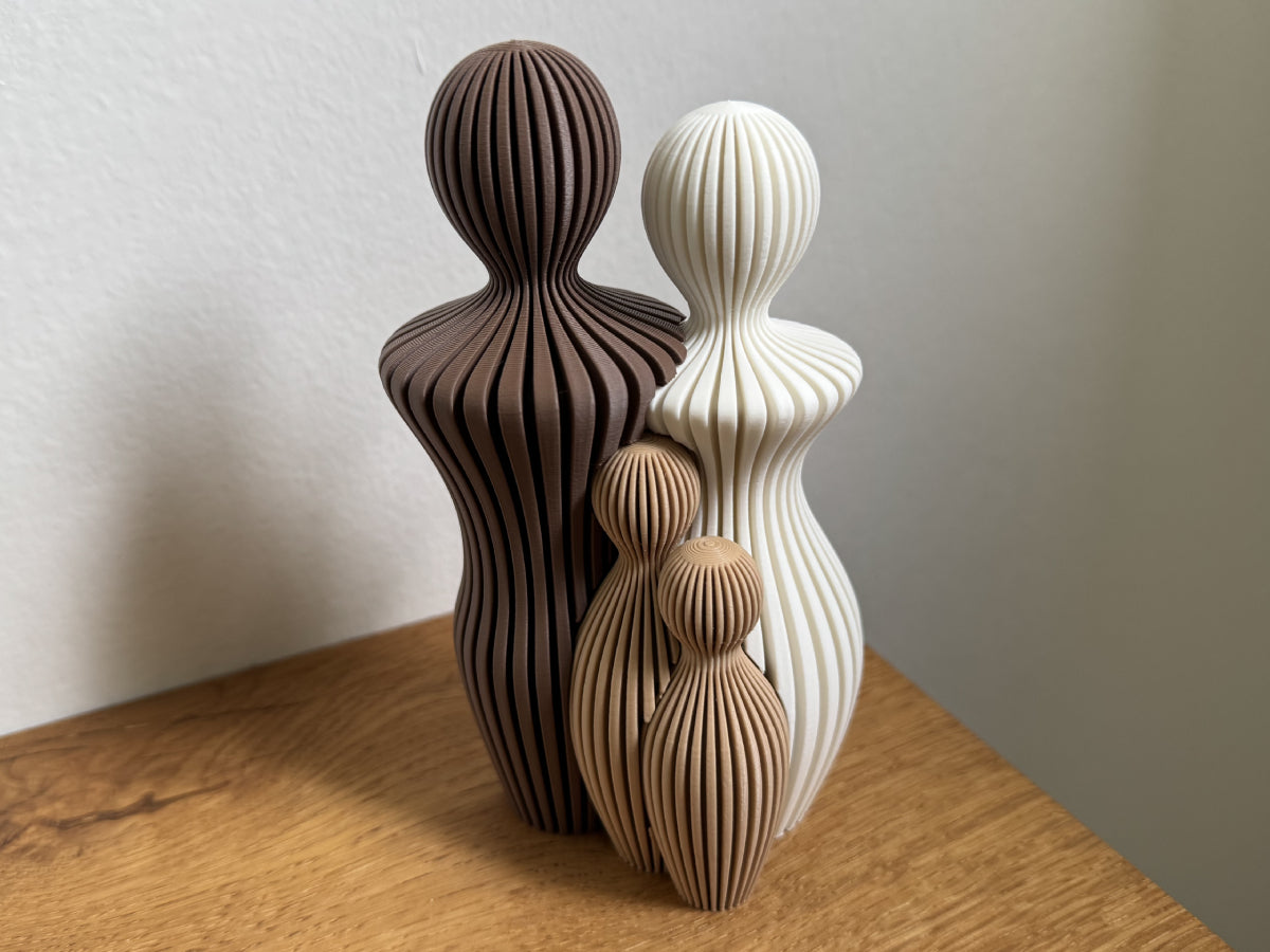 Familjeskulptur med 2 barn