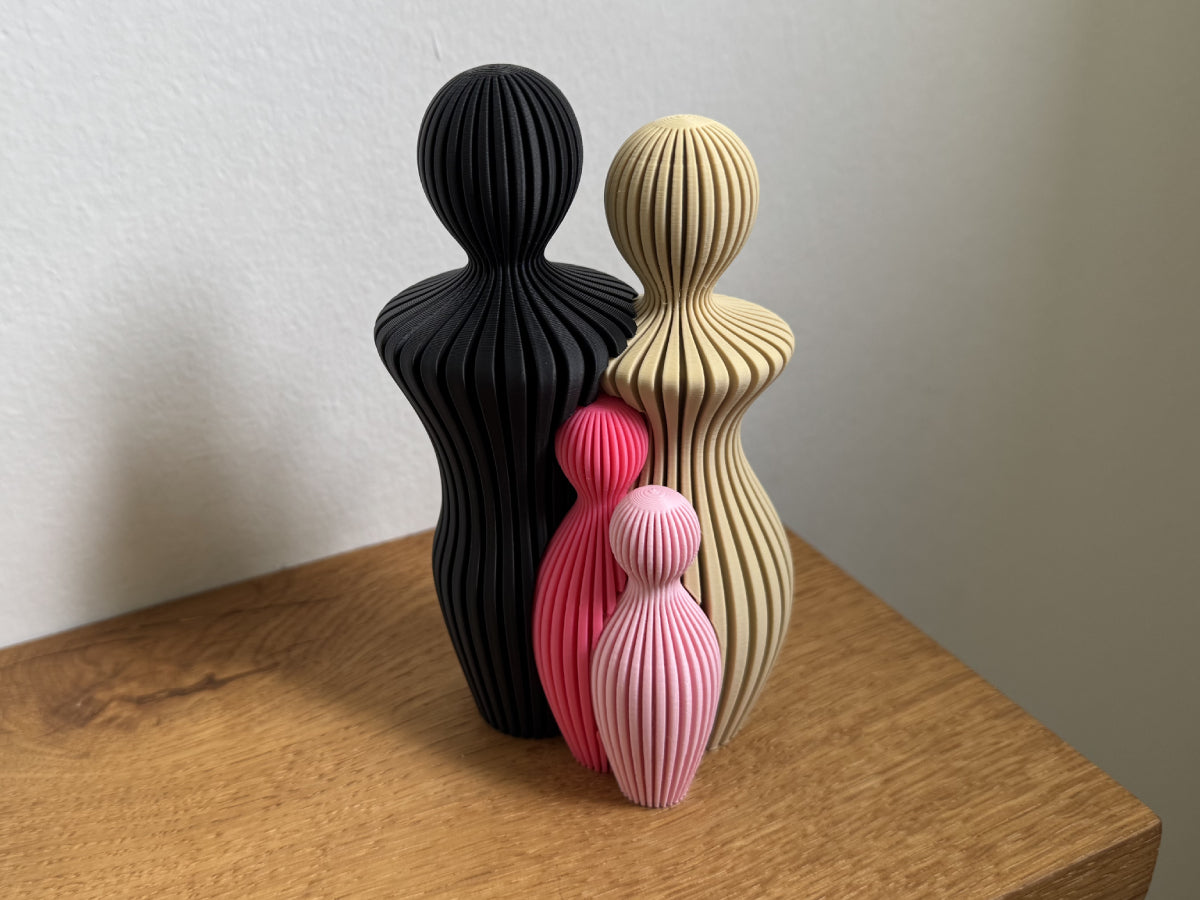 Familjeskulptur med 2 barn